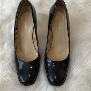 Burberry patent dress shoes size 37 1/2 fits 7 1/2